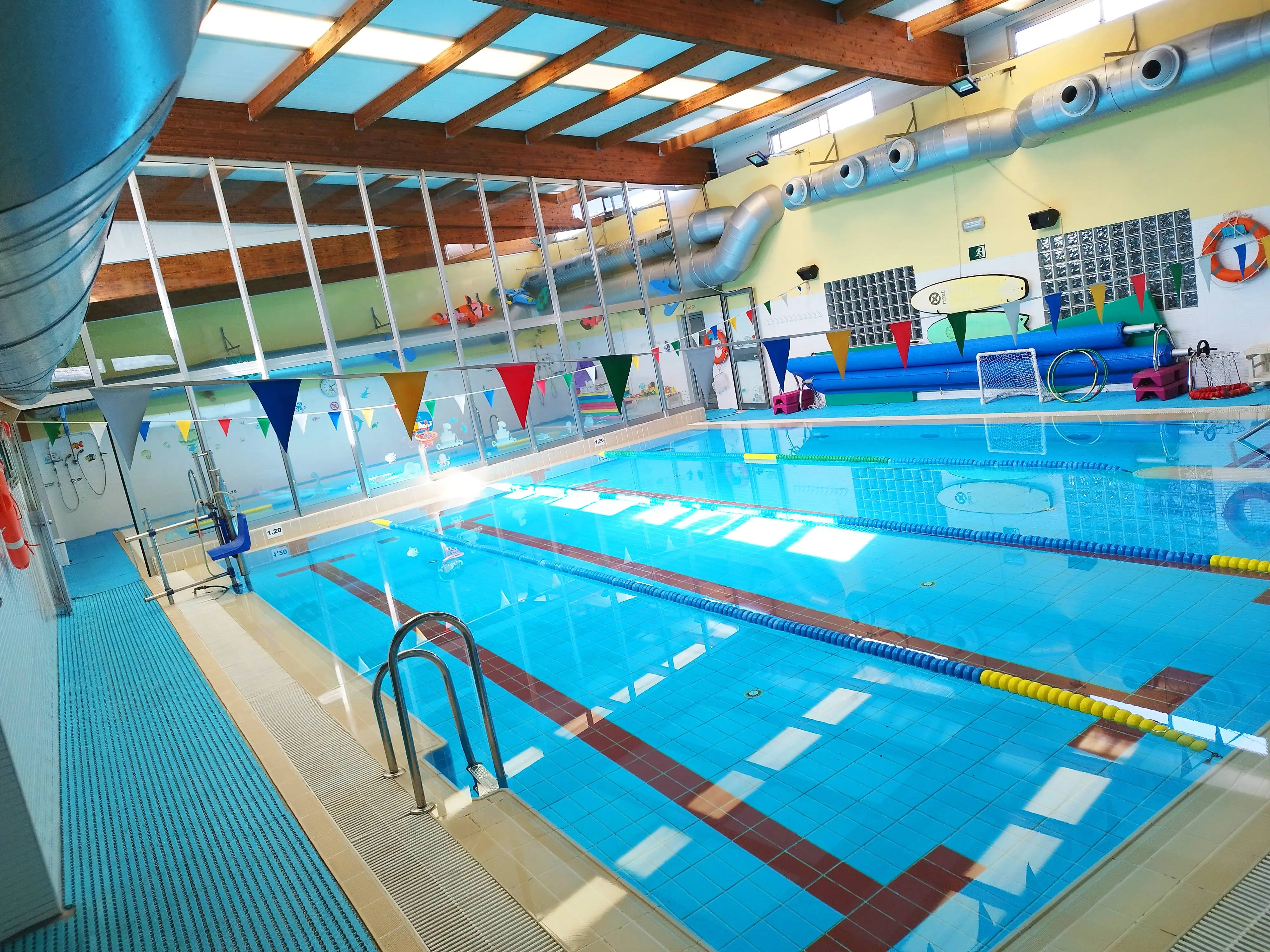 Instalaciones de Escuela del Agua - Piscina profesional para clases de natación